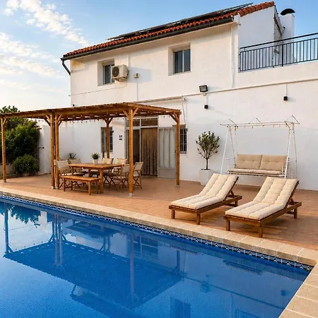In Nature For Groups With Wifi, Ac And Pool Chalet